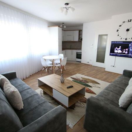 Spacious Apartment Next To The Bus Station And Walking Distance To The Old Town And Shopping Malls Prizren Exterior photo